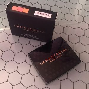 Anastasia blush trio. Peachy love